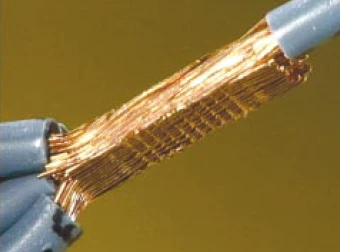Wat zijn de ultrasone lasspecificaties voor isolatiespeling in IPC-A-620?